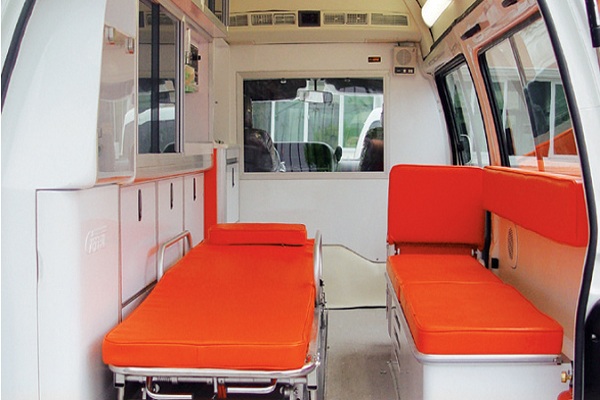 金旅XML5036XJH65救護車（汽油國五5-7座）