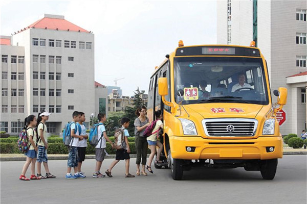 亞星JS6790XCP01小學生專用校車（柴油國五24-41座）