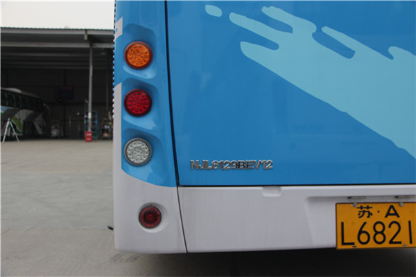 南京金龍NJL6129BEV32公交車（純電動36-47座）
