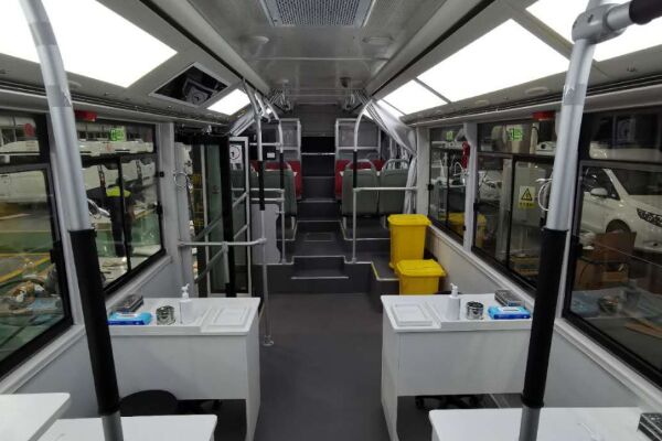 福田歐輝BJ5180XYLEV醫療車（純電動2-9座）