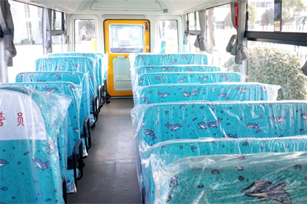 華新HM6700XFD5JN幼兒專用校車（柴油國五30-38座）