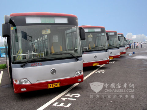 配裝東風(fēng)康明斯國四發(fā)動機的公交車